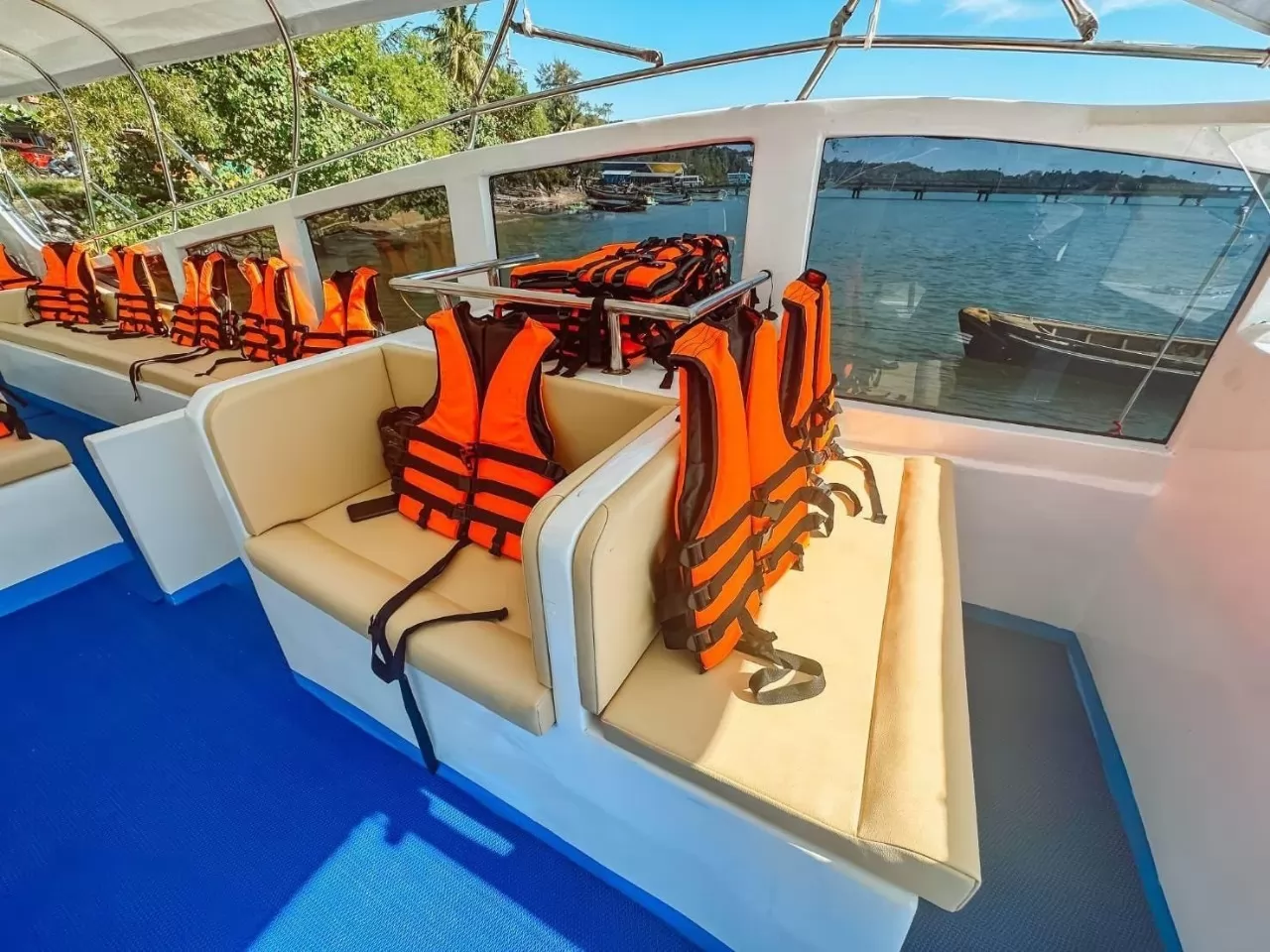 james bond speed catamaran