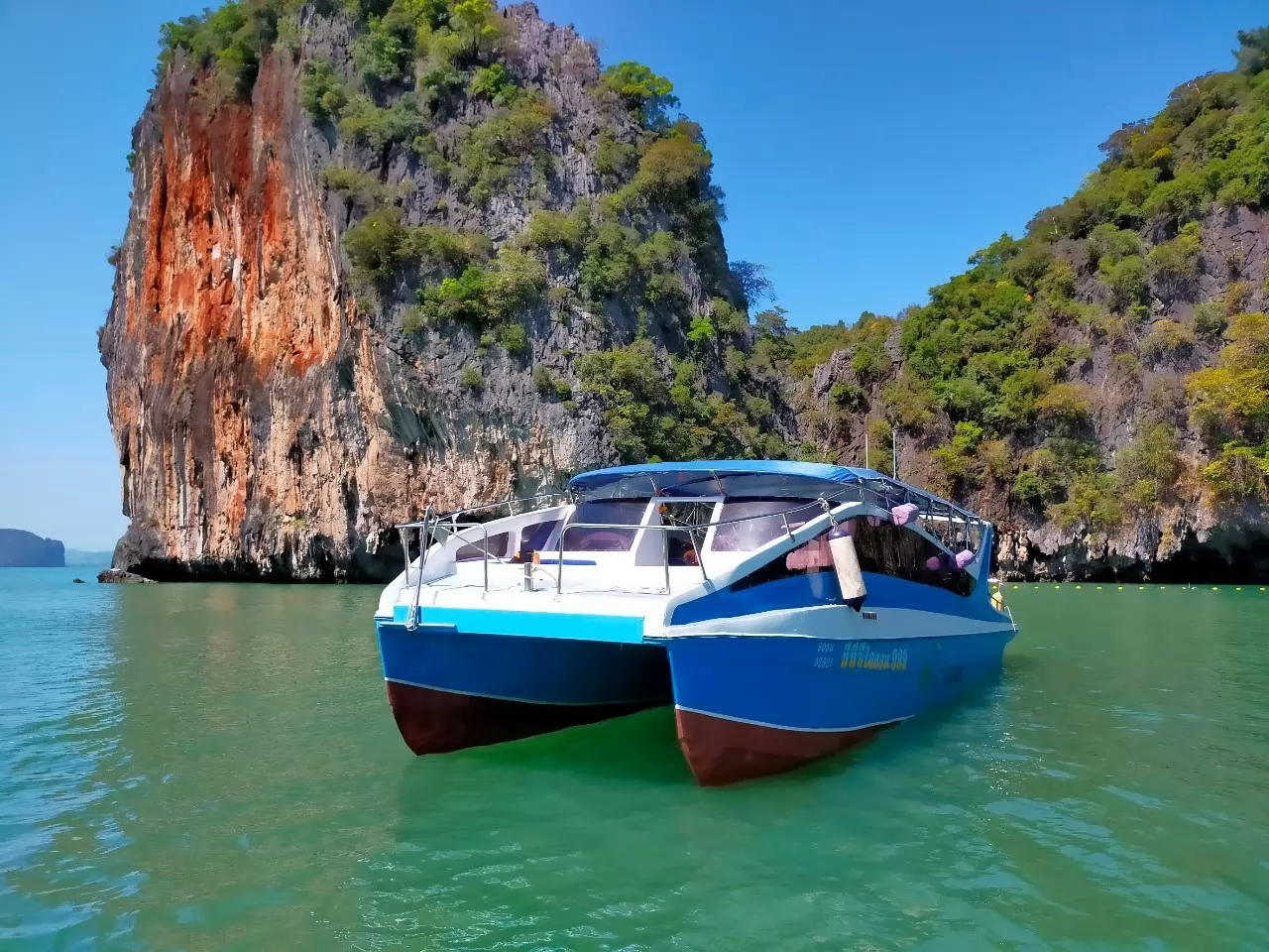 james bond speed catamaran